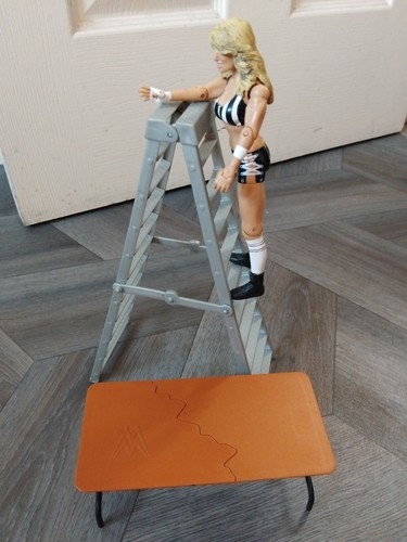 Wwe trish stratus - wwe, referee