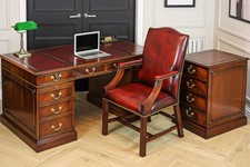 Antique Mahogany Pedestal