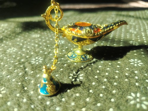 Gold magic aladdin oil lamp - gold,