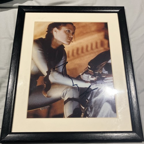 Angelina jolie hand signed - hand,