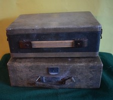 TWO VINTAGE RADIOS FOR SPARES