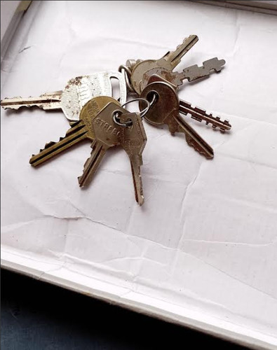 Bunch old vintage keys - vintage,