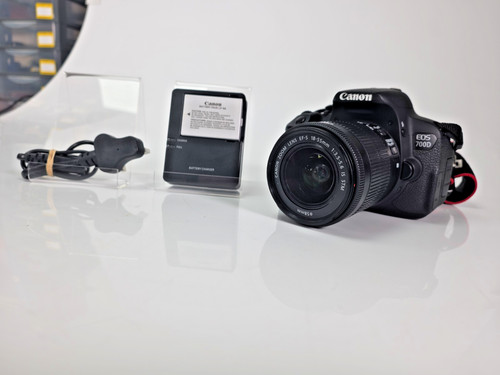 Canon eos 700d - 18mp, black