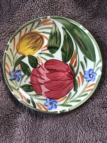 Royal victoria wade pottery - victoria,