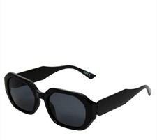 Foster Grant geometrical black