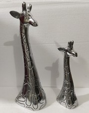 Large Metal Giraffe Head Set