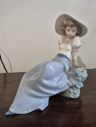 Nao lladro figurine girl - lladro,