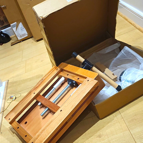 Portable woodworking bench - portable,