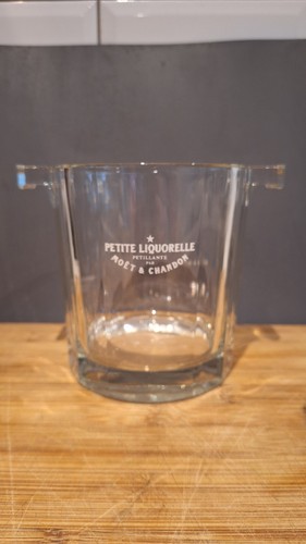 Moet chandon petite - &,