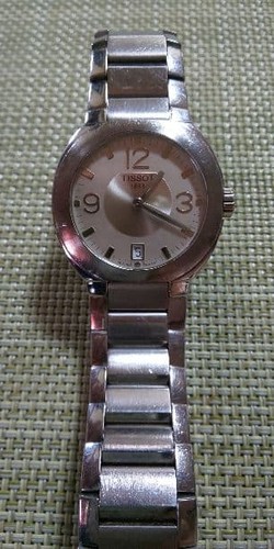Tissot quartz wristwatch - tissot,
