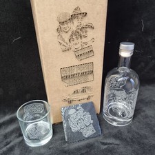 Only Fool's and Horses decanter glass box sets can be personalised