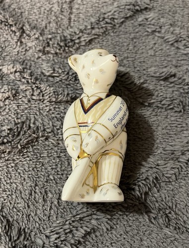 Royal crown derby figurine - royal,