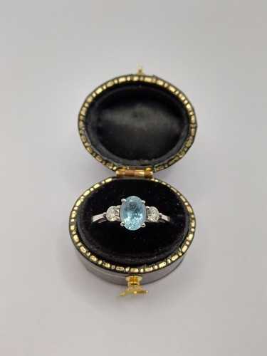 White gold aquamarine - white,