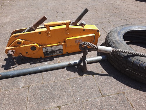 Raptor wire rope pulling winch