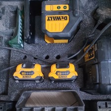 Dewalt DCE088G 12v Cross Green Line Laser +  2 x 2Ah 12v Batteries / Charger