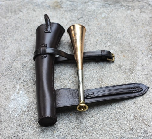 Fox hunting horn with - with, brown