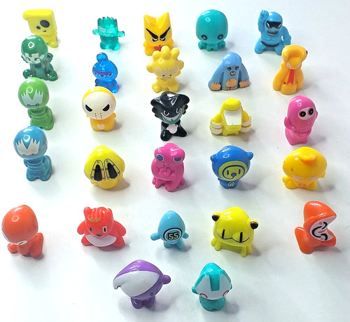 27x gogo crazy bones figures - gogo's,