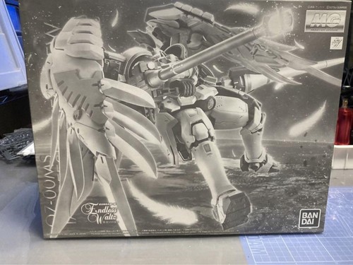 Plastic model figure 100 - plastic,