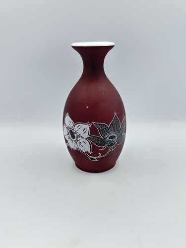 Beautiful wedgwood bud - bud, vase