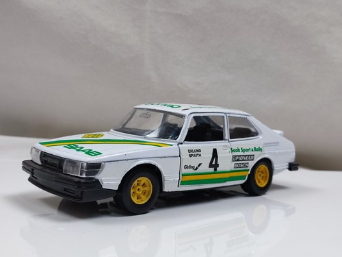 Bburago saab 900 - 1/24,