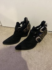 Jeffrey Campbell “Duval”