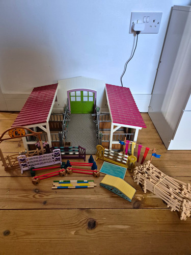 Horse stable barn doll - doll, playset
