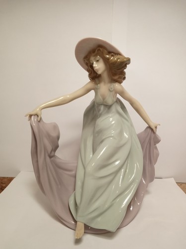 Lladro porcelain figurine - lladro,