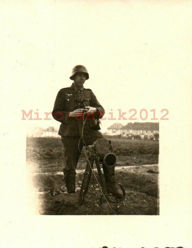 Photo ww2 soldier at - at, a