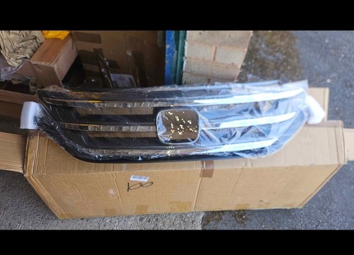 Front upper bumper grille - front,