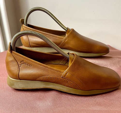 Ecco women size slip on - size, 4.5