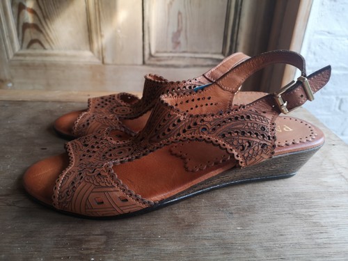 Pavers brown leather sandals - brown,