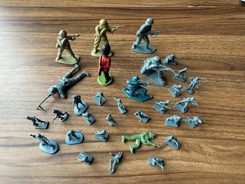 Plastic toy soldiers - 31,
