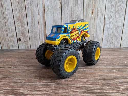 Hot wheels monster truck - hot,