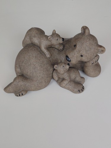 Brown bear with cubs - ,