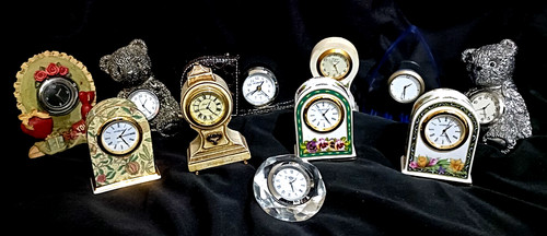 Vintage small mantle clocks - small,