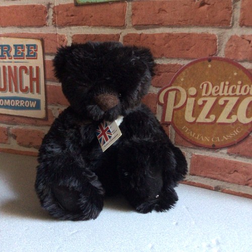 Artist bear harry - harry,, kaycee