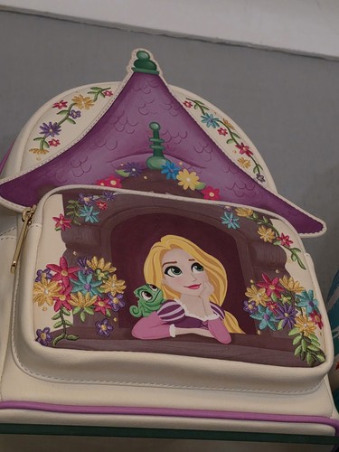 Rapunzel pascal disney - pascal,