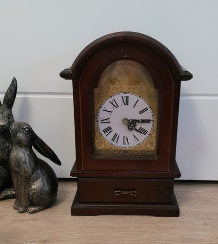 Vintage dark wood - dark, traditional