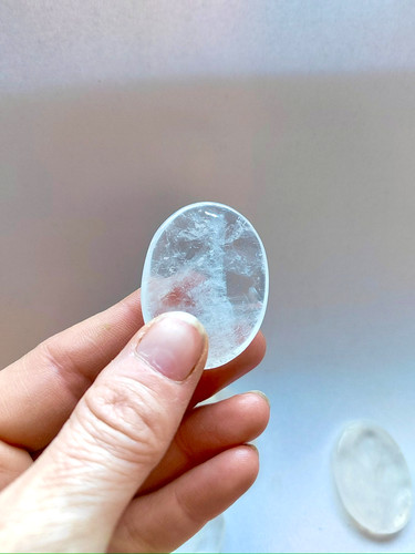 Clear quartz thumb stone - clear,