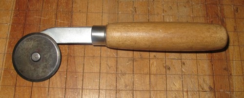 Wood handled wall paper - handled, cutter
