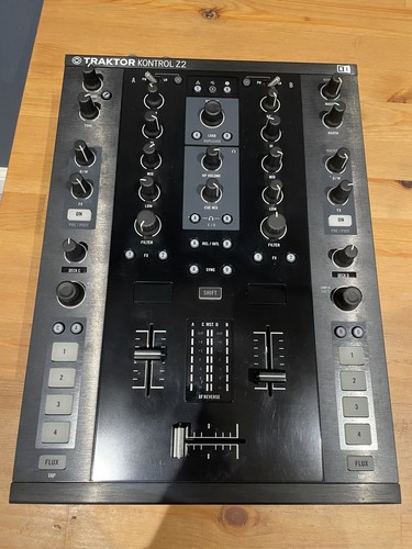 Traktor kontrol mixer - kontrol, dj