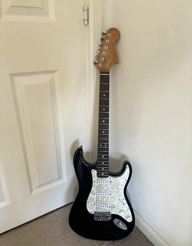 Starcaster fender - by,