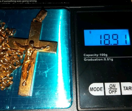9ct gold cross chain on - 9ct,