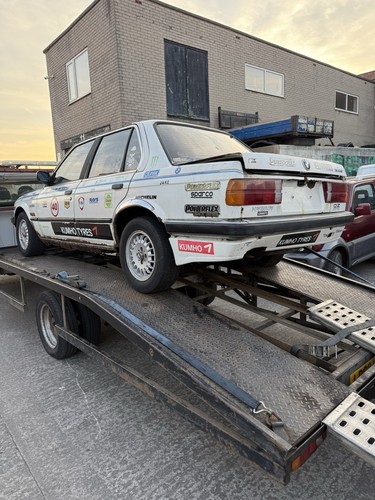 Bmw e30 saloon door breaking - bmw,