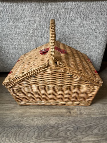 Traditional huntsman wicker - traditional,