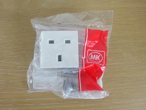 K5830 whi 13a 250v socket - mk,