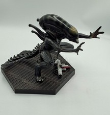 Eaglemoss MEGA Vent Attack Xenomorph – Alien & Predator – Box, COA, Mag – Read