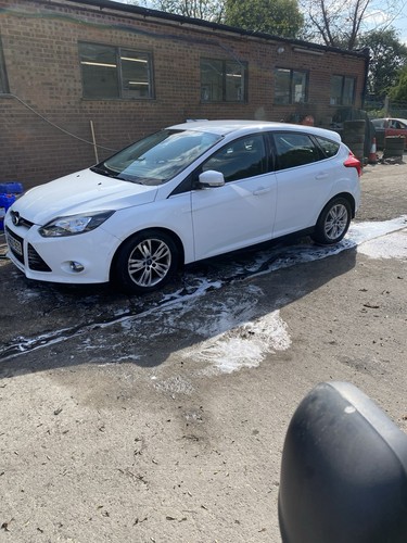 Ford focus 2013 breaking only - focus,