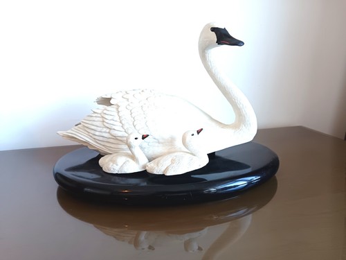 Franklin mint under her wing - mint,