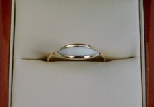 SUPERB 14CT YELLOW GOLD MARQUISE SHAPED MOTHER OF PEARL BAND RING 1.4g  - SIZE O
